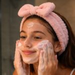 Rotina coreana para pele com acné , limpeza noturna