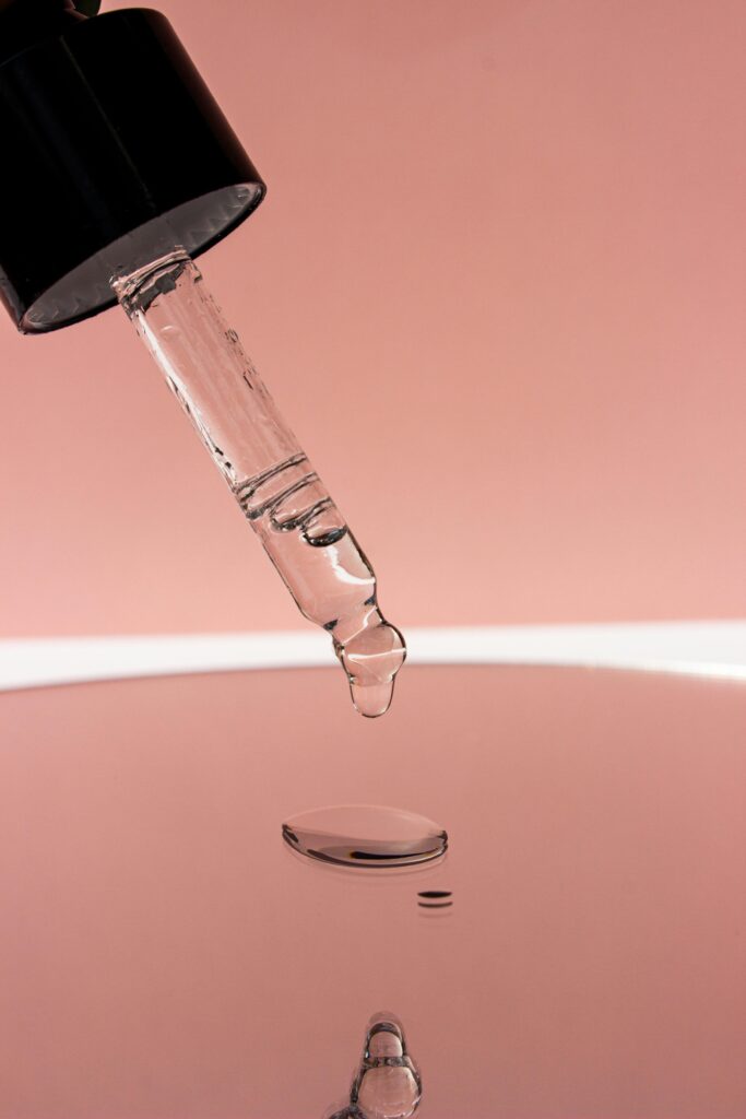 Sérum com PDRN para pele em conta-gotas, produto do skincare coreano para regeneração e anti-idade