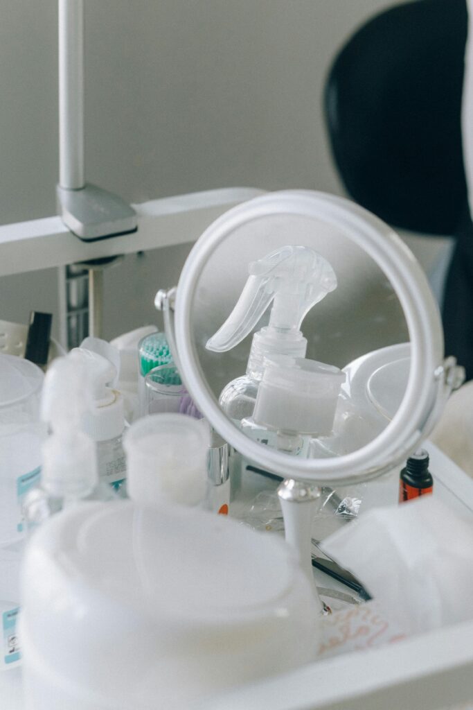 Produto oclusivo coreano sobre bancada de skincare para técnica de slugging pele oleosa